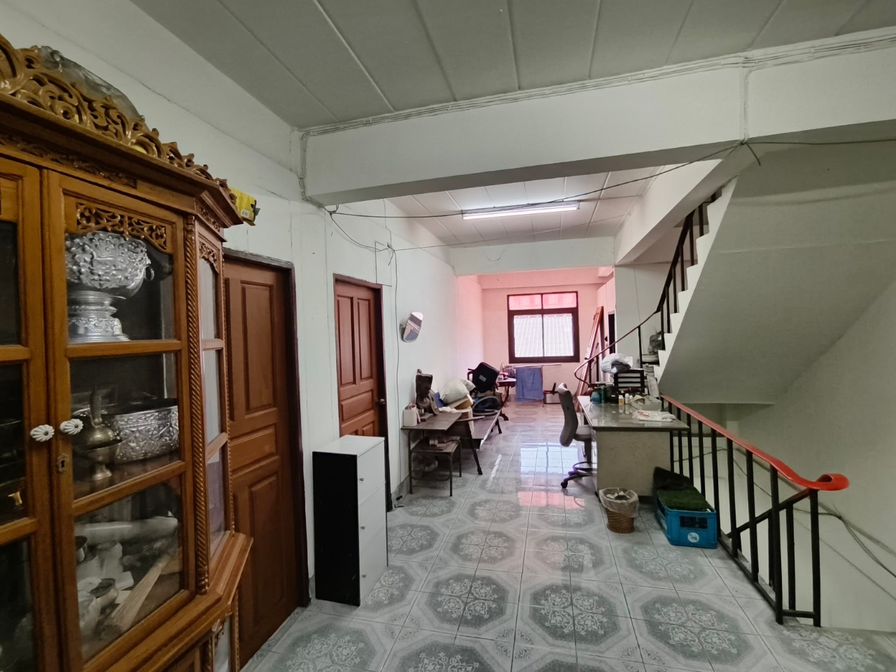 ขายอาคารพาณิชย์ 3 ชั้นครึ่ง (2 คูหาติดกัน) ใกล้ตลาดคลอง16 ตำบลดอนฉิมพลี อำเภอบางน้ำเปรี้ยว จังหวัดฉะเชิงเทรา